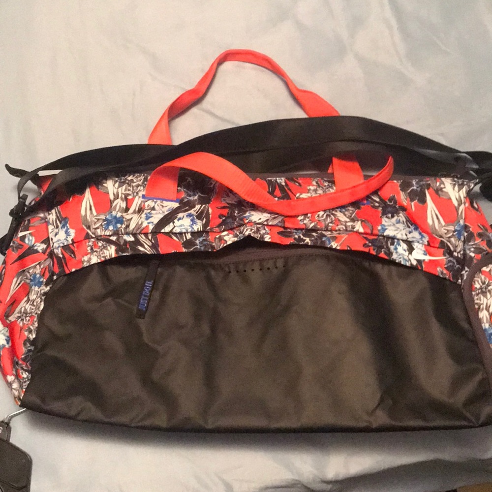 Nike bag used only once in great condition!